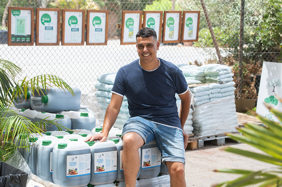 Orlando Cabrera presenta el compost líquido el “turbo” para los